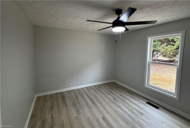 22 Sydney Lane, Asheville, NC 28806