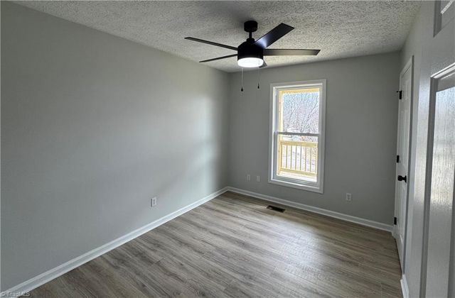 22 Sydney Lane, Asheville, NC 28806