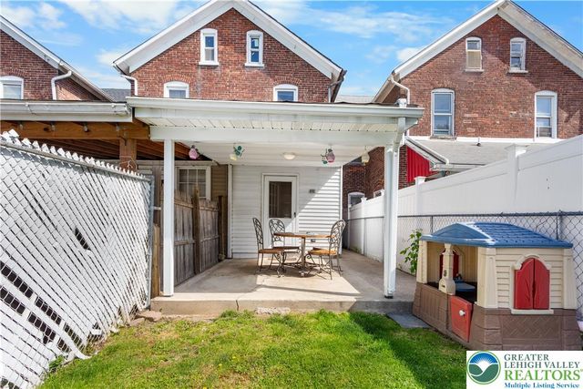 48 South Street, Nazareth Boro, PA 18064