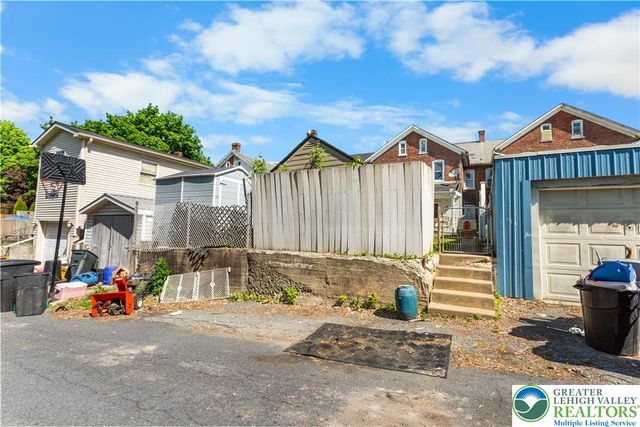 48 South Street, Nazareth Boro, PA 18064