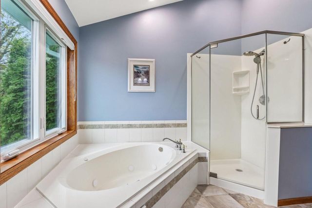 N53W26727 Arrowhead DRIVE, Pewaukee, WI 53072