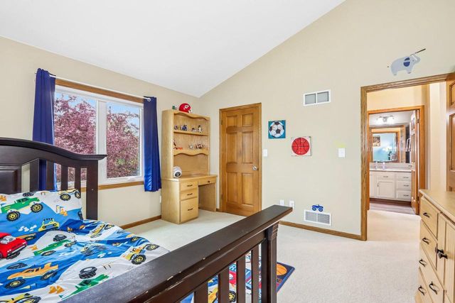 N53W26727 Arrowhead DRIVE, Pewaukee, WI 53072
