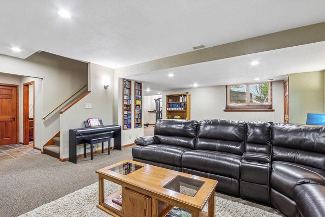N53W26727 Arrowhead DRIVE, Pewaukee, WI 53072