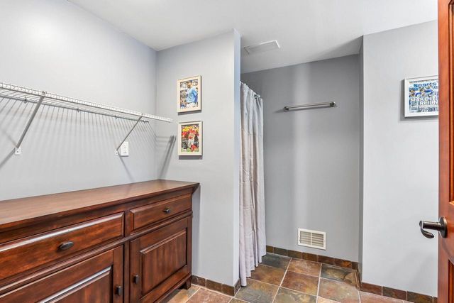 N53W26727 Arrowhead DRIVE, Pewaukee, WI 53072