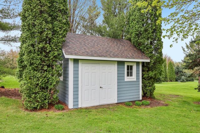 N53W26727 Arrowhead DRIVE, Pewaukee, WI 53072
