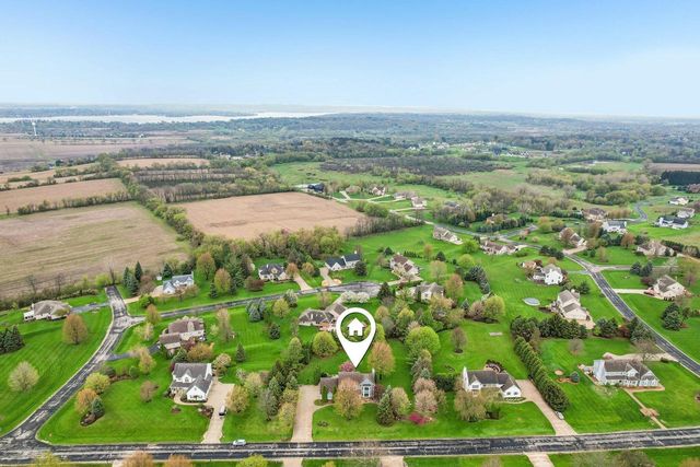 N53W26727 Arrowhead DRIVE, Pewaukee, WI 53072