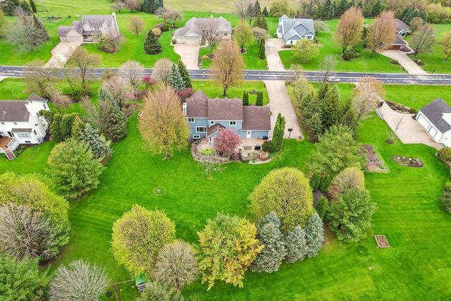 N53W26727 Arrowhead DRIVE, Pewaukee, WI 53072