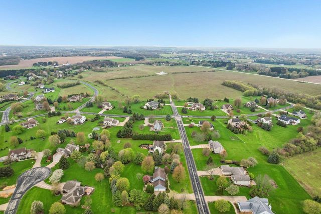 N53W26727 Arrowhead DRIVE, Pewaukee, WI 53072