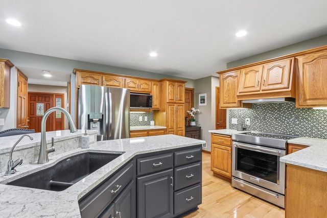 N53W26727 Arrowhead DRIVE, Pewaukee, WI 53072
