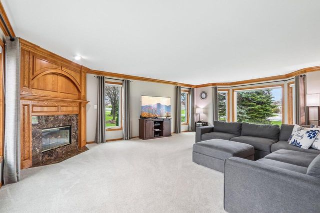N53W26727 Arrowhead DRIVE, Pewaukee, WI 53072