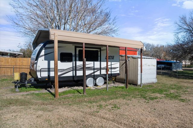 1405 Hidden Hills Drive, Corsicana, TX 75110