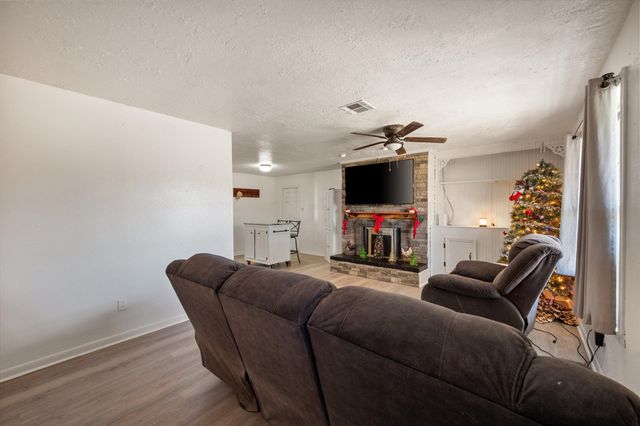 1405 Hidden Hills Drive, Corsicana, TX 75110