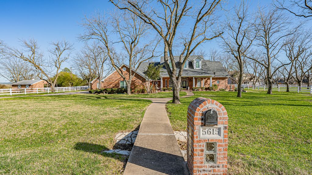 5615 Equestrian Court, Granbury, TX 76049
