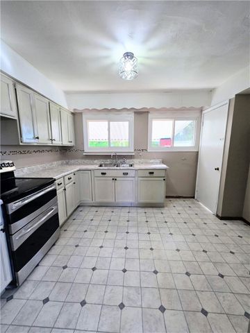 223 Emerson Avenue, Farrell, PA 16121