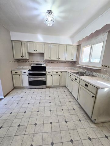 223 Emerson Avenue, Farrell, PA 16121