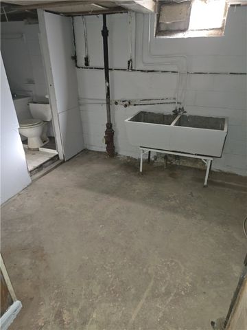 223 Emerson Avenue, Farrell, PA 16121