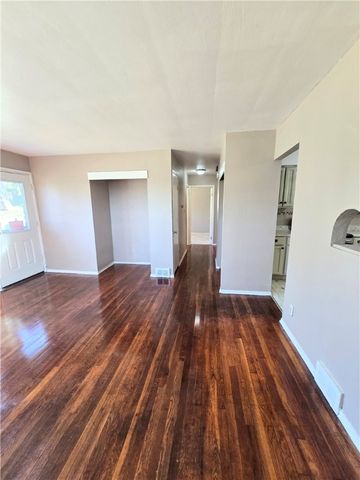 223 Emerson Avenue, Farrell, PA 16121