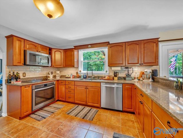 4715 Alabama Highway 79, Guntersville, AL 35976