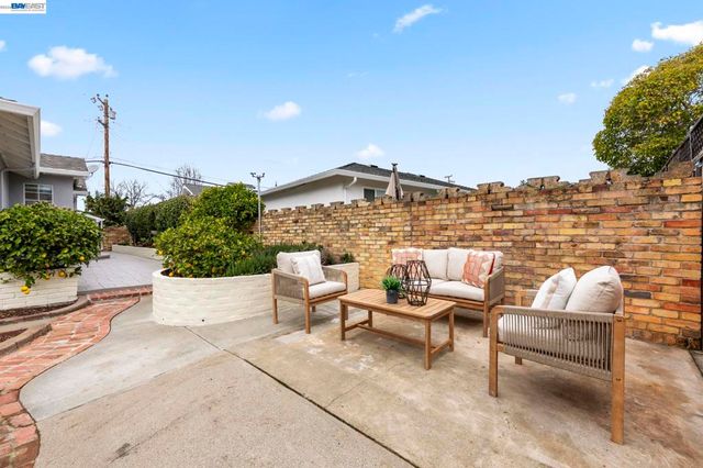 3305 3305 Arcadian Dr, Castro Valley, CA 94546