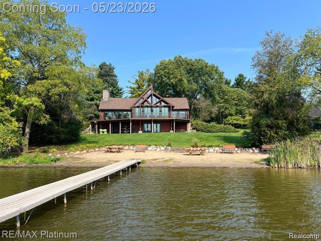 5479 River Ridge Drive, Genoa Township, MI 48116