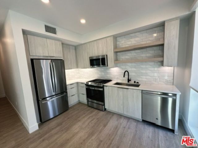 250 E Broadway 304, Long Beach, CA 90802