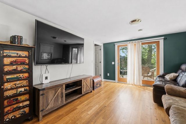 8 Martel St, Acushnet, MA 02743