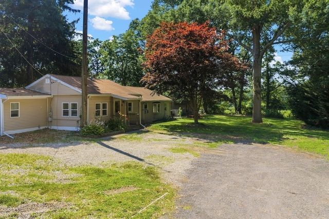 8 Martel St, Acushnet, MA 02743