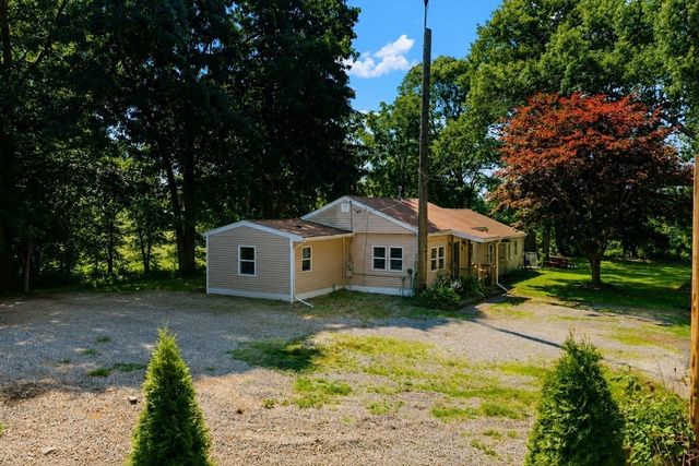 8 Martel St, Acushnet, MA 02743