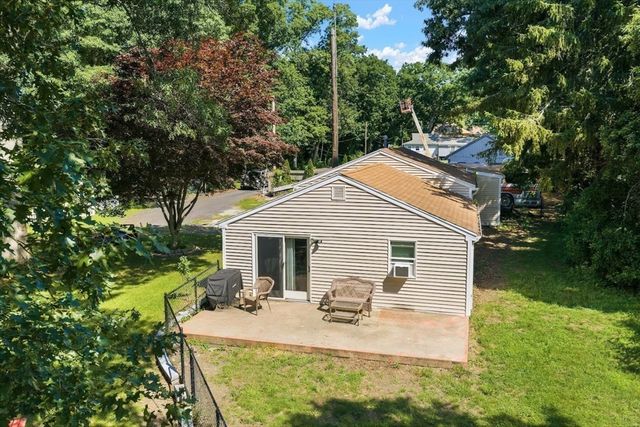 8 Martel St, Acushnet, MA 02743