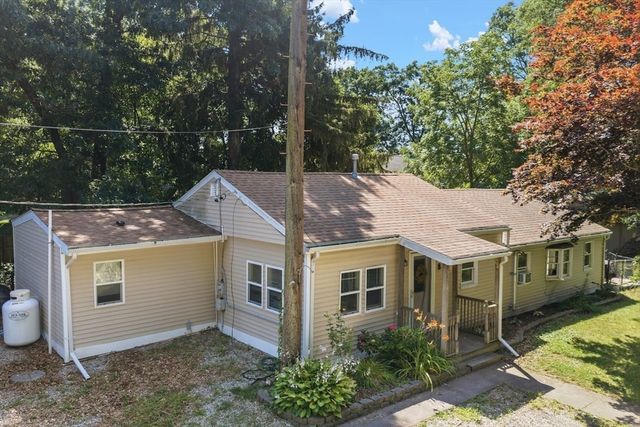 8 Martel St, Acushnet, MA 02743