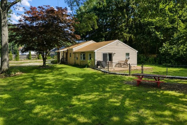 8 Martel St, Acushnet, MA 02743