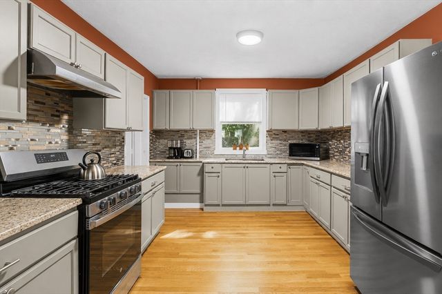 8 Martel St, Acushnet, MA 02743