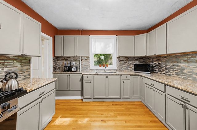 8 Martel St, Acushnet, MA 02743