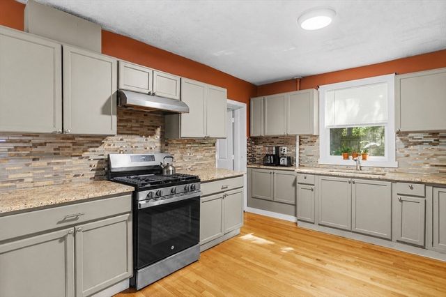 8 Martel St, Acushnet, MA 02743