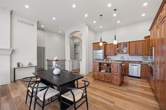 858 Burr Oaks Drive, West Des Moines, IA 50266