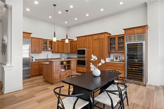 858 Burr Oaks Drive, West Des Moines, IA 50266