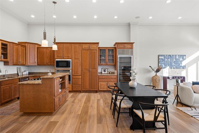 858 Burr Oaks Drive, West Des Moines, IA 50266