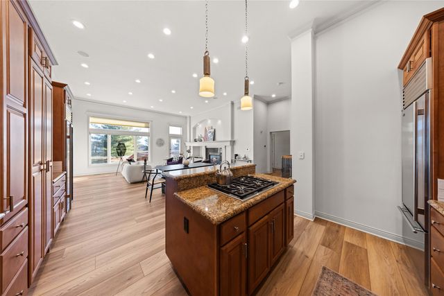 858 Burr Oaks Drive, West Des Moines, IA 50266