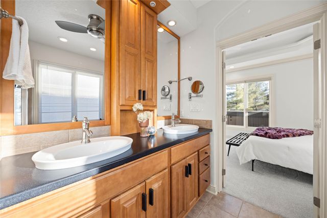 858 Burr Oaks Drive, West Des Moines, IA 50266