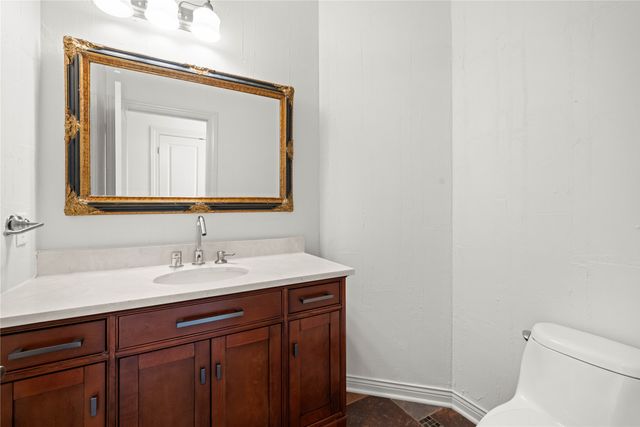 858 Burr Oaks Drive, West Des Moines, IA 50266