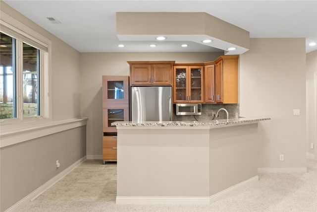 858 Burr Oaks Drive, West Des Moines, IA 50266