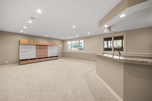 858 Burr Oaks Drive, West Des Moines, IA 50266