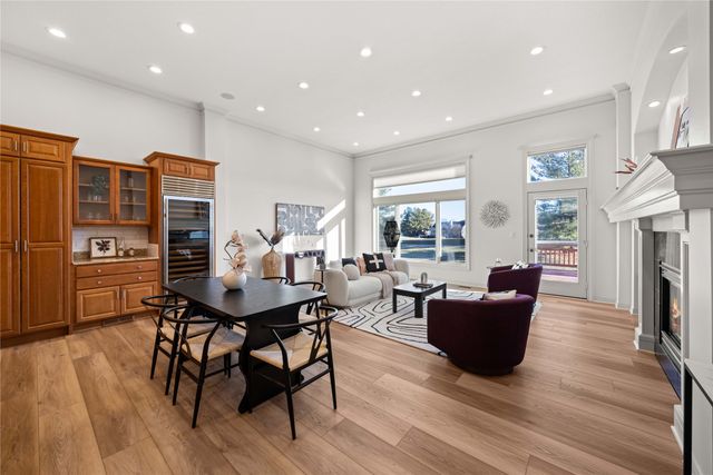 858 Burr Oaks Drive, West Des Moines, IA 50266