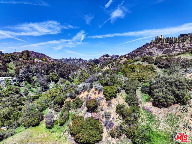 8205 Laurelmont, Los Angeles, CA 90046
