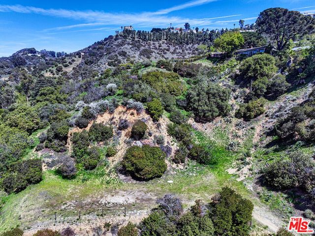 8205 Laurelmont, Los Angeles, CA 90046