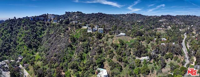 8205 Laurelmont, Los Angeles, CA 90046