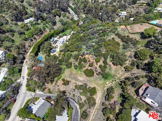 8205 Laurelmont, Los Angeles, CA 90046