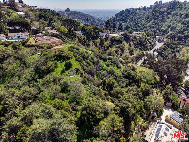 8205 Laurelmont, Los Angeles, CA 90046