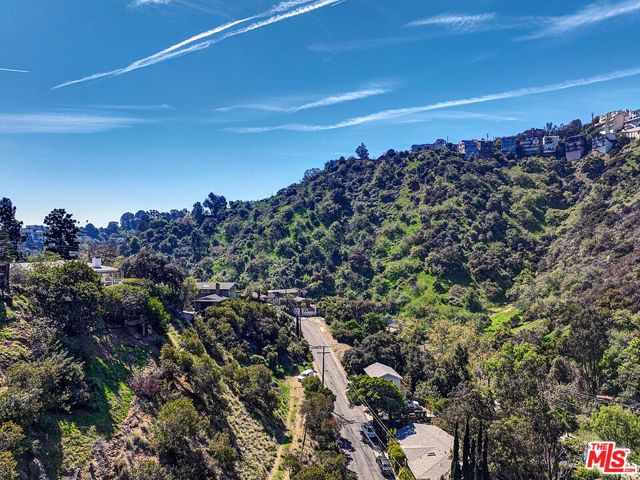 8205 Laurelmont, Los Angeles, CA 90046