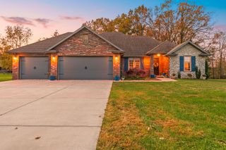 1736 W Riverfork Drive, Nixa, MO 65714